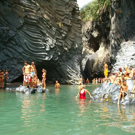 Gole Alcantara Gloria Graniti